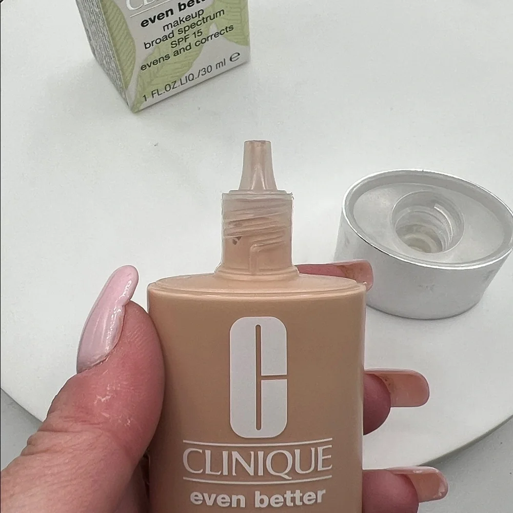 Clinique Even Better Foundation SPF 15 CN 28 Ivory